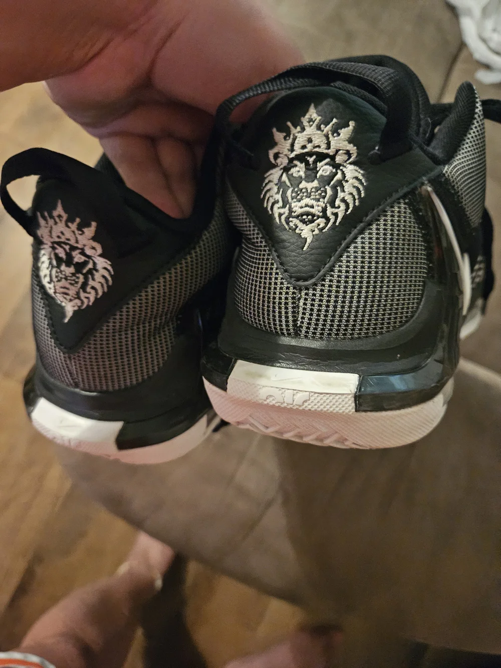 Nike Men’s Lebron Witness 6 Basketball Shoes